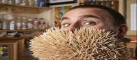 World record-A man inserts toothpicks into his beard!!!